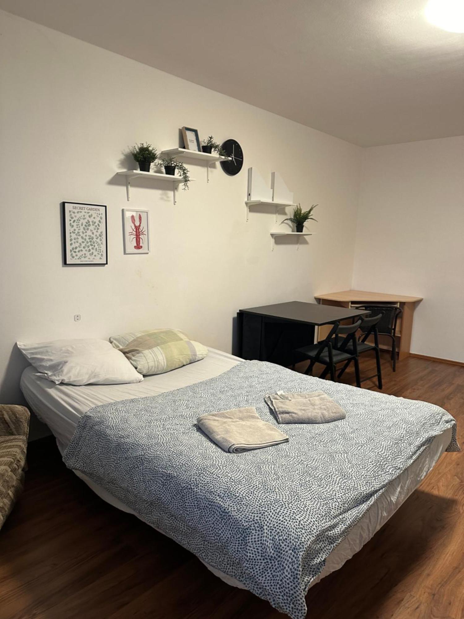 Private Room 1 Km From Center With Kitchen Bratislava Exteriör bild